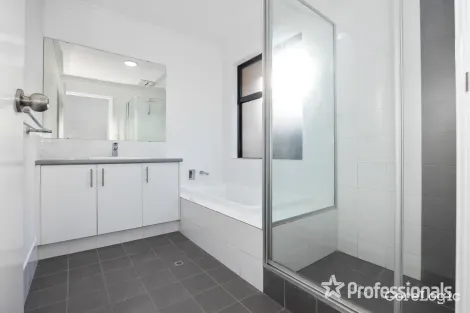 Property photo of 35 Chambered Way Jindalee WA 6036
