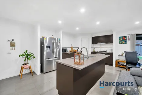 Property photo of 5 Stately Drive Cranbourne East VIC 3977