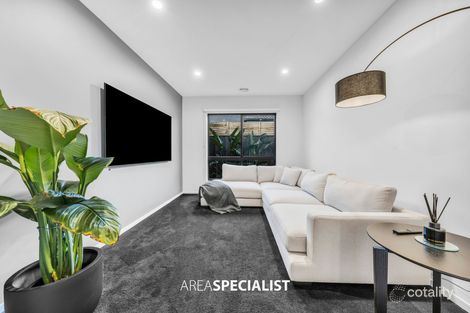 4 Zebu Dr, Clyde North, VIC 3978