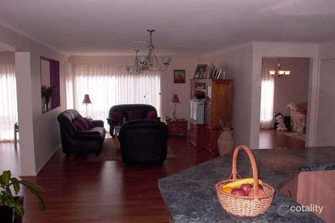 Property photo of 17 Pinnaroo Crescent Burnside VIC 3023