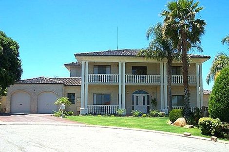 8 Bower Pl, Noranda, WA 6062