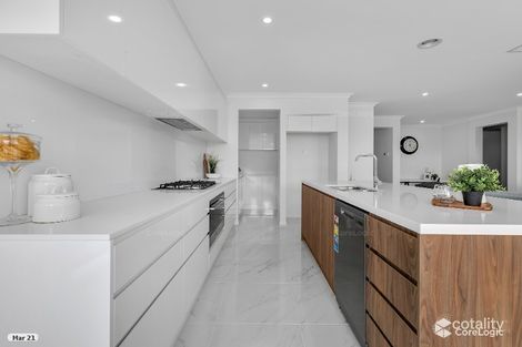 Property photo of 11 Mosman Circuit Tarneit VIC 3029