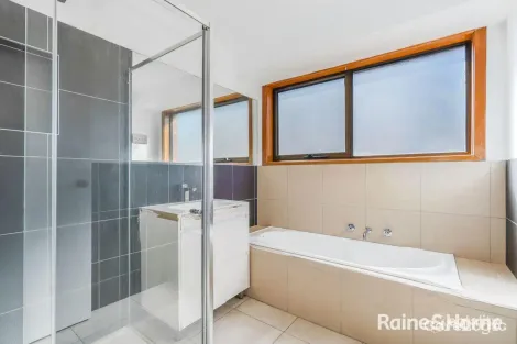 Property photo of 5 Walnut Court Cranbourne North VIC 3977