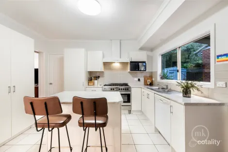 Property photo of 9 Simmons Court Greensborough VIC 3088