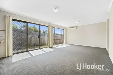 Property photo of 4/5 Glenda Court Pakenham VIC 3810