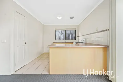 Property photo of 4/5 Glenda Court Pakenham VIC 3810