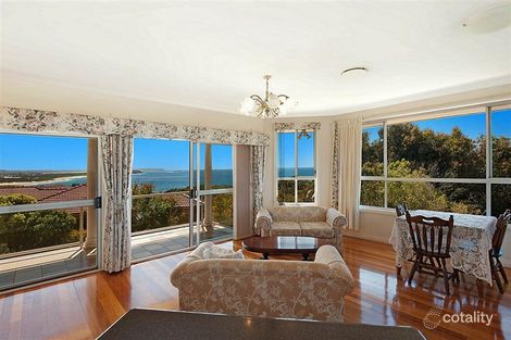 Property photo of 16 Seacliff Place Caves Beach NSW 2281