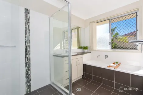 Property photo of 130 Ropley Road Wynnum West QLD 4178