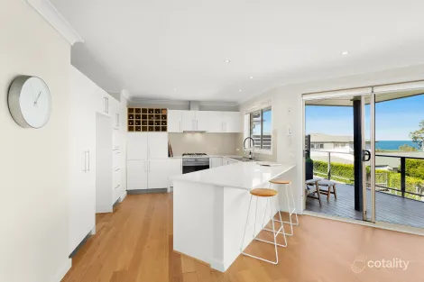 Property photo of 104 Headland Road North Curl Curl NSW 2099