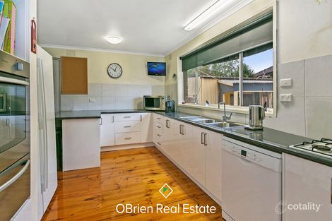 Property photo of 10 Nyora Close Frankston VIC 3199