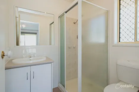 Property photo of 15 Holt Place Pakenham VIC 3810