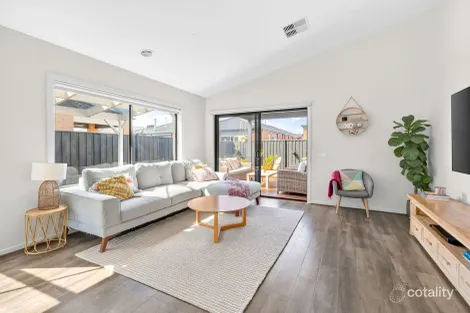 Property photo of 13 Keats Circuit Armstrong Creek VIC 3217