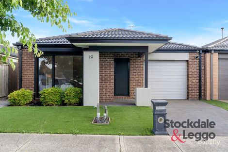 19 Arlington Park Pde, Mickleham, VIC 3064