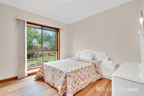 Property photo of 11 Bennett Close Hoppers Crossing VIC 3029