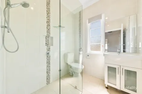 Property photo of 123 Wynnum North Road Wynnum QLD 4178