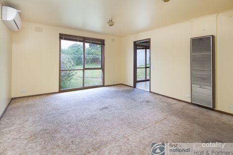 Property photo of 11 Heatherdew Close Endeavour Hills VIC 3802