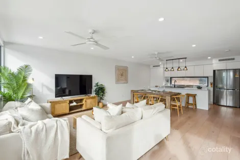 2/1900 Gold Coast Hwy, Burleigh Heads, QLD 4220