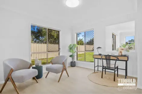 Property photo of 17 Gladebourne Crescent Victoria Point QLD 4165