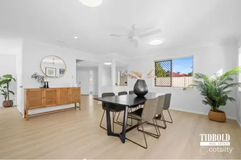 Property photo of 17 Gladebourne Crescent Victoria Point QLD 4165