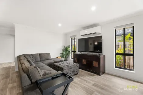 Property photo of 16 Oceanblue Boulevard Pialba QLD 4655