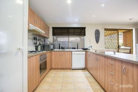 Property photo of 18 Oak Post Place Cranbourne East VIC 3977