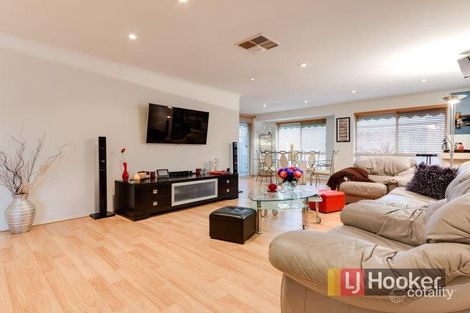 Property photo of 41 Lawson Way Endeavour Hills VIC 3802