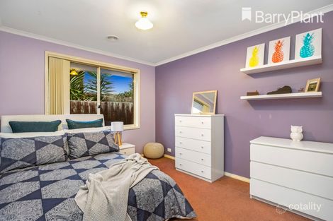 Property photo of 11 Versailles Place Narre Warren VIC 3805