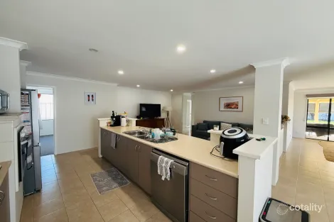 Property photo of 9 Cobalt Link Australind WA 6233