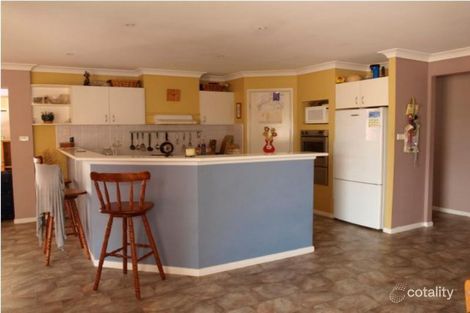 Property photo of 10 Eva Place Glenfield NSW 2167