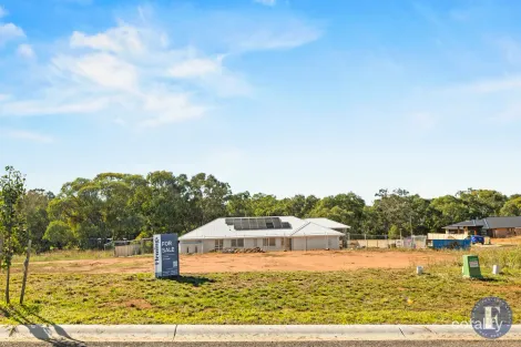 Property photo of 4 Kinlyside Close Young NSW 2594