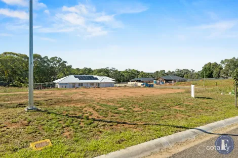 Property photo of 4 Kinlyside Close Young NSW 2594