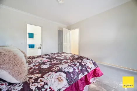 Property photo of 2/19 Holmes Road Long Gully VIC 3550