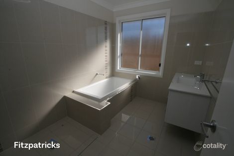 Property photo of 7 Hollows Crescent Lloyd NSW 2650