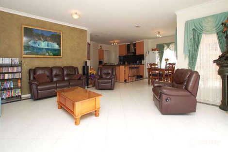 Property photo of 30 Tiffany Crescent Roxburgh Park VIC 3064