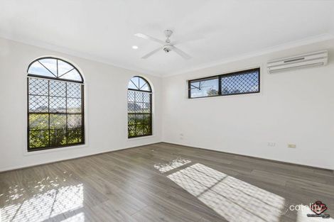 Property photo of 210 Pinelands Road Sunnybank Hills QLD 4109