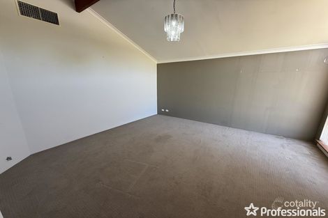 Property photo of 9 Lakeside Drive Thornlie WA 6108