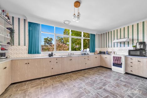 Property photo of 13 Aisbett Avenue Wantirna South VIC 3152