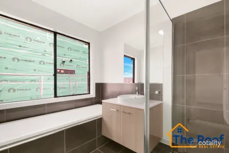 Property photo of 8 Octagonal Street Bonnie Brook VIC 3335