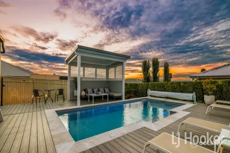 Property photo of 27 Dovey Drive Kelso NSW 2795