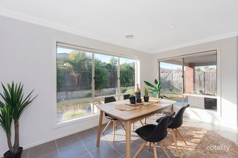 Property photo of 22 Gillow Grove Doreen VIC 3754