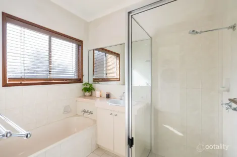 Property photo of 2 Radiata Court Darling Heights QLD 4350