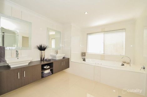 Property photo of 2 Lakeside Court Windaroo QLD 4207