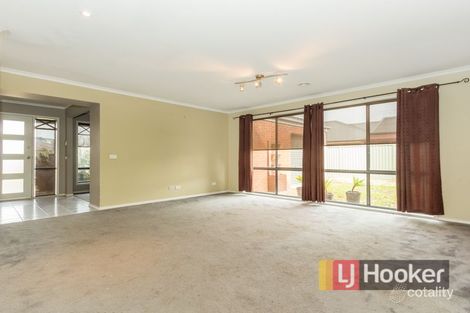Property photo of 10 Foxwood Drive Cranbourne East VIC 3977