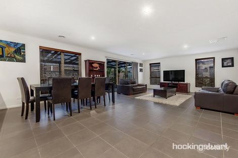 Property photo of 14 Peartree Grove Burnside Heights VIC 3023