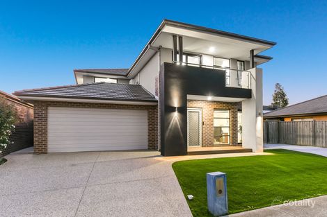Property photo of 3 Strettle Crescent Cranbourne North VIC 3977