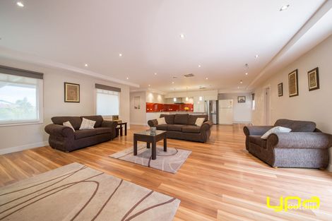 Property photo of 39 Rearden Crescent Roxburgh Park VIC 3064