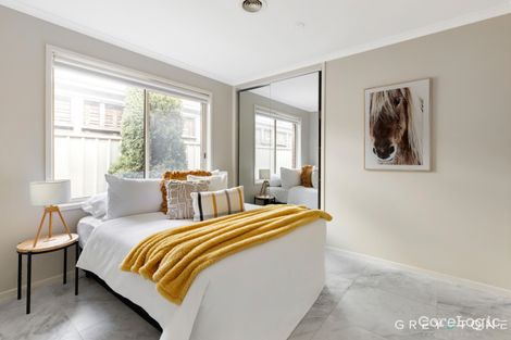 Property photo of 2 Moreton Close Caroline Springs VIC 3023