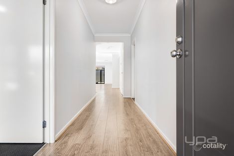 Property photo of 19 Travers Street Craigieburn VIC 3064