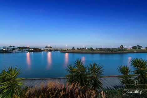 Property photo of 411/3 Pendraat Parade Hope Island QLD 4212