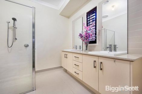 Property photo of 8 Howland Place Keysborough VIC 3173